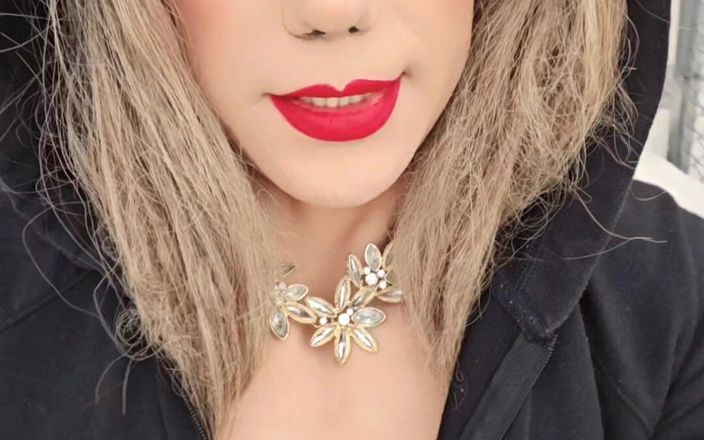 Gisa Estrada: 자지를 빨고 따먹히는 거유 금발 밀프