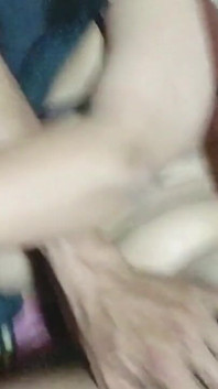 他的继妹阴户原来像成人娃娃的阴户一样紧。