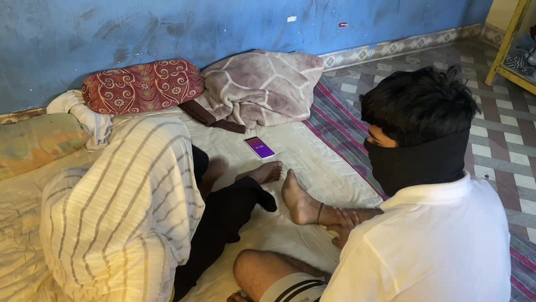 Pinkididi: Une villageoise à la chatte étroite dans la nature, vidéo de sexe...