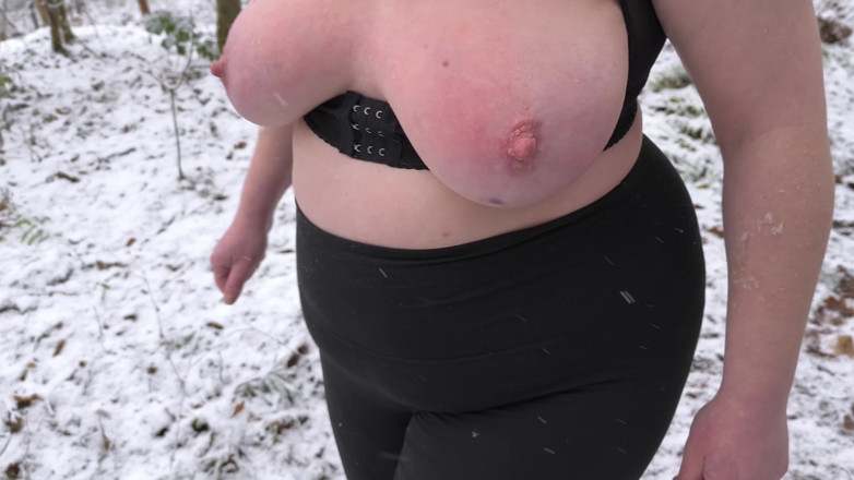 Bouncy Tits Action: Naked Tit Slapping in the Snow