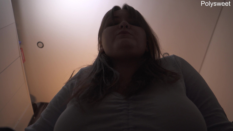 Polly Sweet: Saya meludah di mulut anda selepas anda menghisap tali saya...