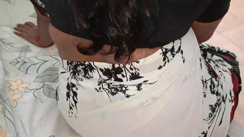 Luxmi Wife: Isteri dapat orgasme puncak yang mengalir dari pepek - 1