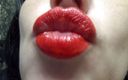 Goddess Misha Goldy: Kus me schat! Rode lippenstift en grote sexy lippenfetisj