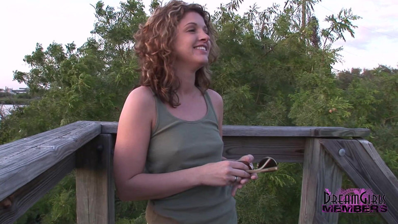 Dream Girls: Awek cantik berbogel di taman awam