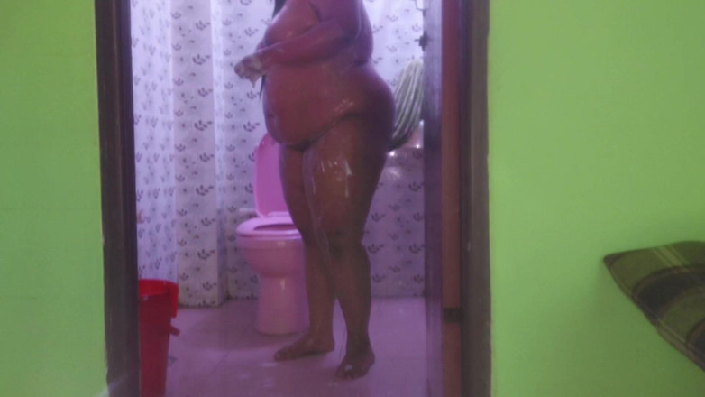 Your Boy's Cum: Quando la mia matrigna mi fa una doccia nel mio...