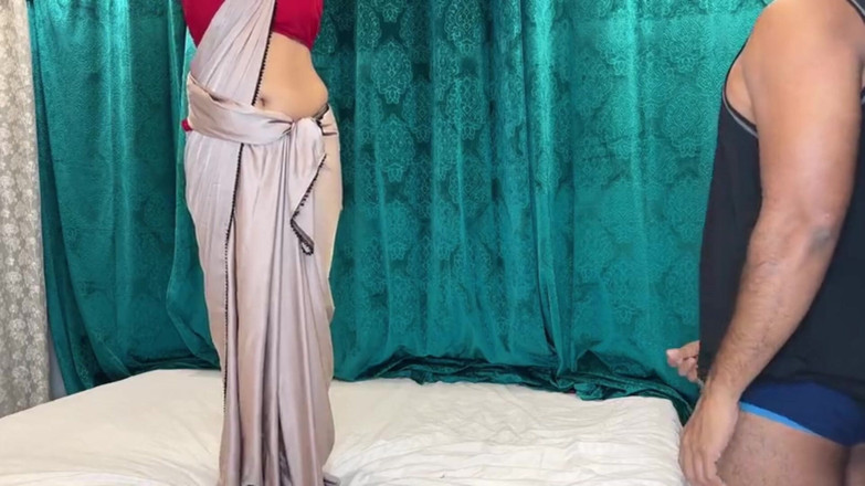 Nisha bhabhi ki chudai: Hintli genç üvey kız kardeş üvey erkek kardeşiyle sikişiyor