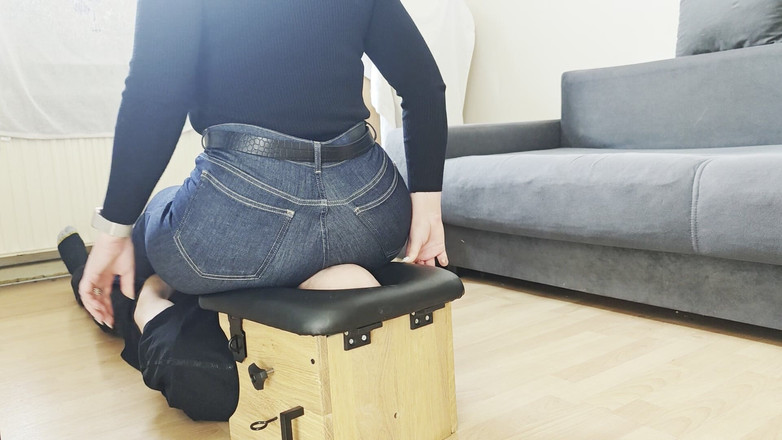 Lizzy Crush: My Massive Jeans-ass Vs Your Little Face