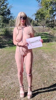 Köle hayranlarına gösteriş yapıyor