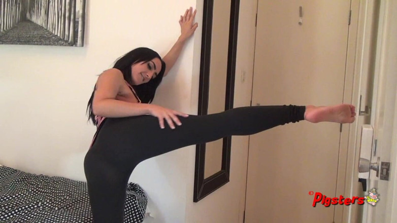 Pigsters: Chloe Lovette cu vibrator mic pe clitorisul ei