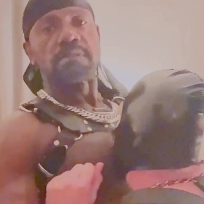 Black Muscle Stepdad: Międzyrasowa Gorąca Sesja BDSM: Titplay Analny I Głębokie Gardło.