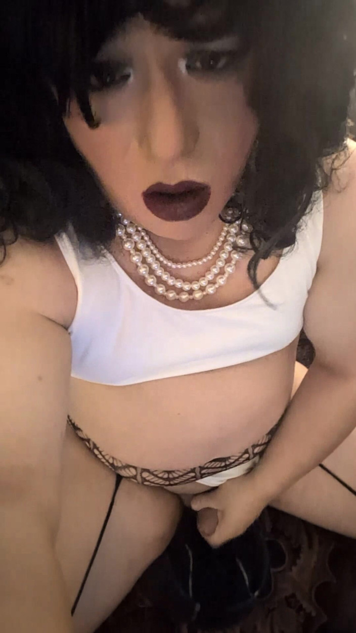 Tongue Lashor 69: Masturbarse clip 09