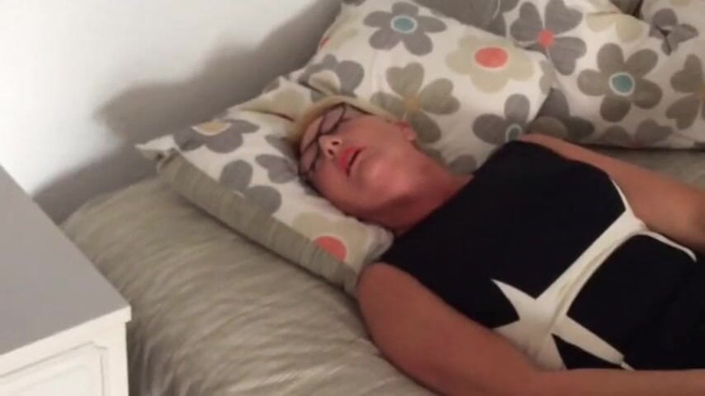The Orgasm Queen: Oyuncaklarla olgun patlayıcı orgazm derlemesi