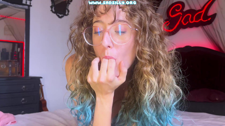 SadSilly: Elle Degouline De Sperme! Creampie Altgirl