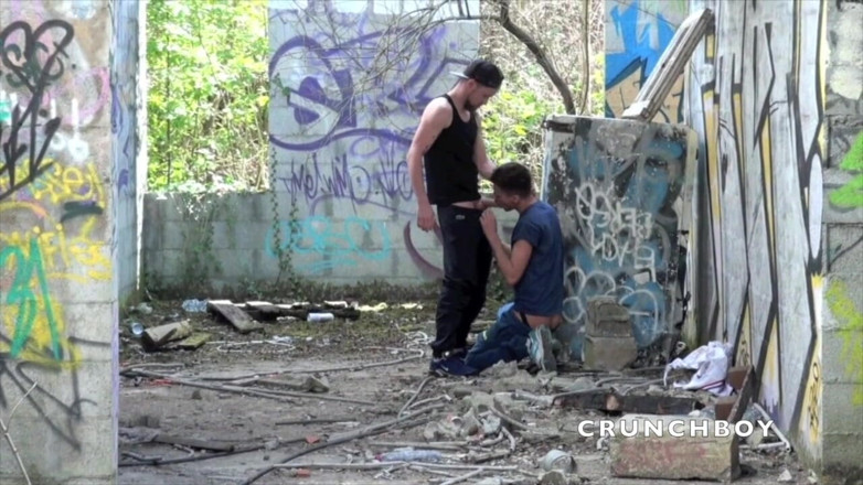 Raw French Bad boys: Filip積屋外によってaセクシーなまっすぐな男の子と巨大なディック