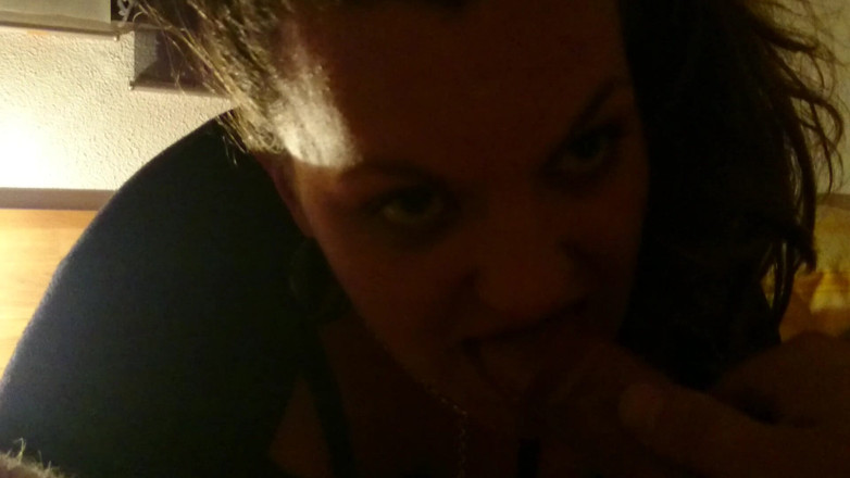 QueenSteffi: Horká královna chce orální sex