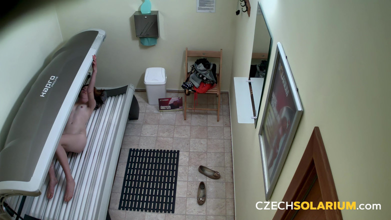 Czech Solarium: Tcheco Solarium 153: Jovem esfregando sua buceta pela terceira vez