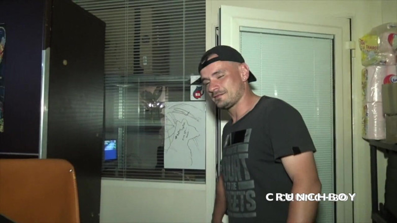 Surprise bareback party with friends: Max pornostra Alexis Tivoli tarafından korunmasız sikiliyor