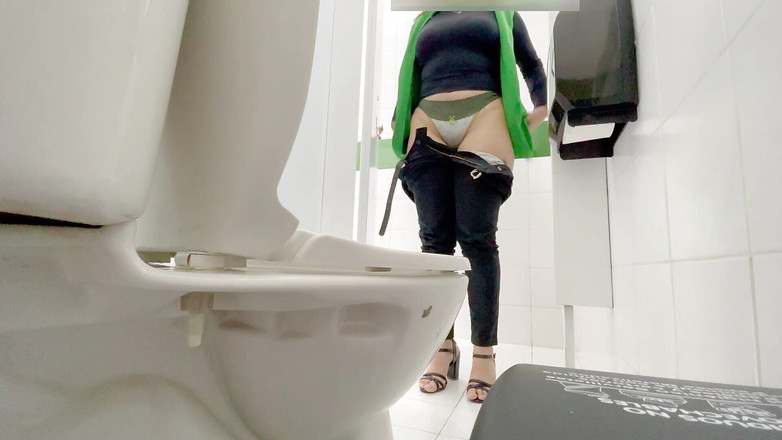 Esperanzitaluton: Kamera v koupelně natáčí hotelovou firmu Executive