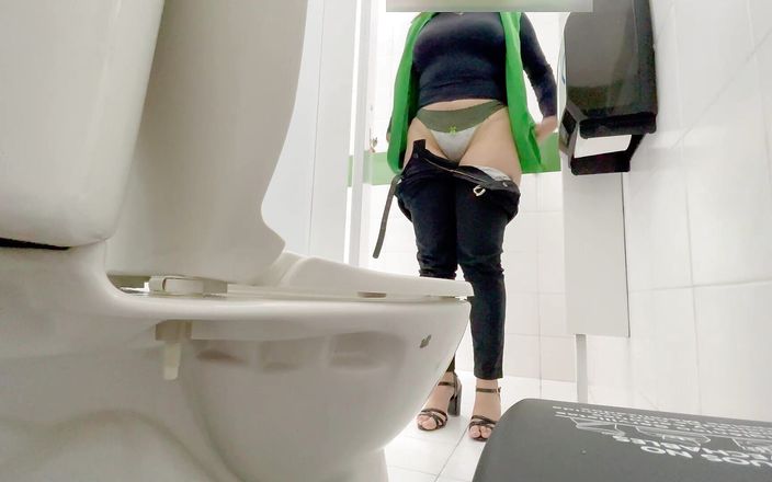 Esperanzitaluton: 화장실에 있는 카메라 기록 호텔 회사 이그제큐티브