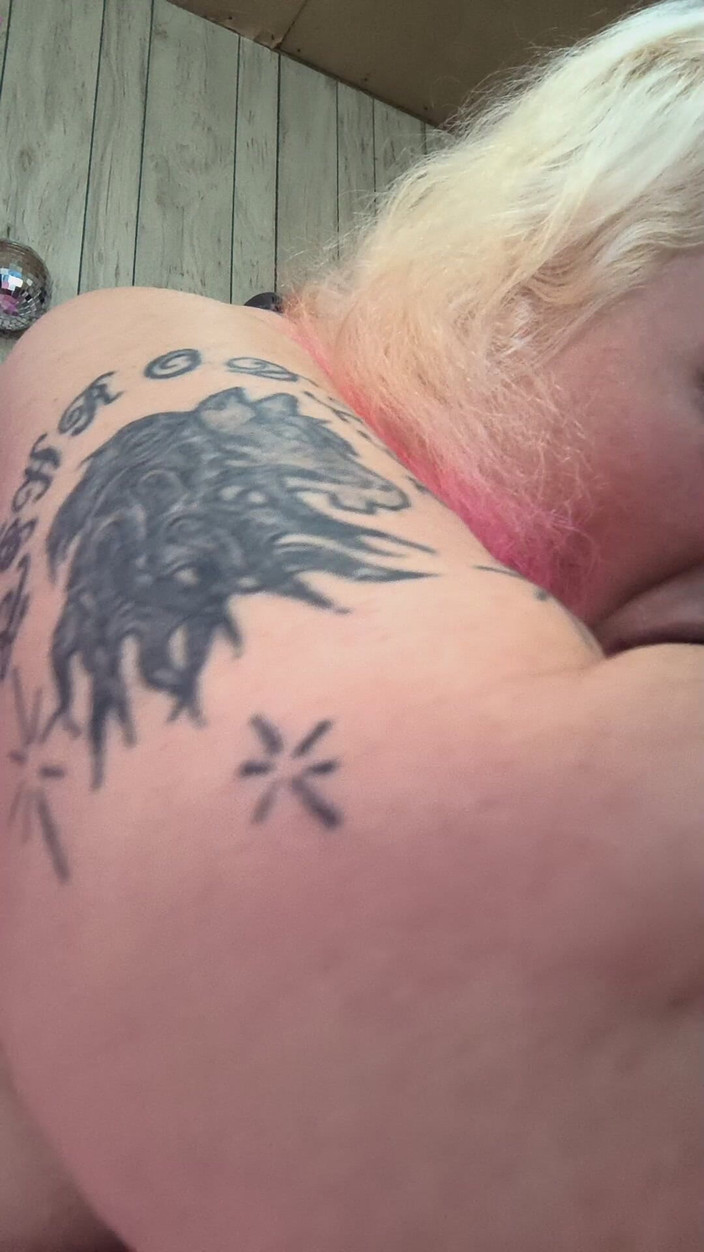 HerculesnVENUS: 先生，我可以吮吸你的鸡巴这么大那么厚吗