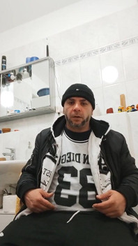 Po kinie w WC. Dirtyjunkbro i skarpetki
