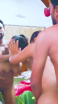 Desi geiles mädchen fickt mit ihrem älteren lehrer, um den unterricht zu überspringen (Hindi Audio)