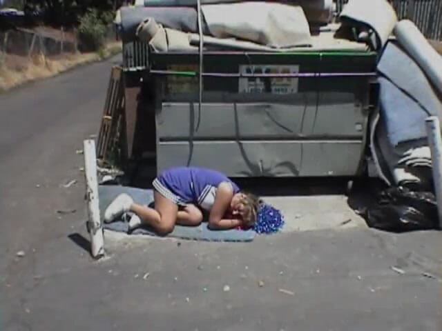 I want your Big Big Boobs: Chlap orá tlustou trenérku roztleskávaček s píšťalkou