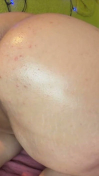 Solo Camgirl Loves to Fuck