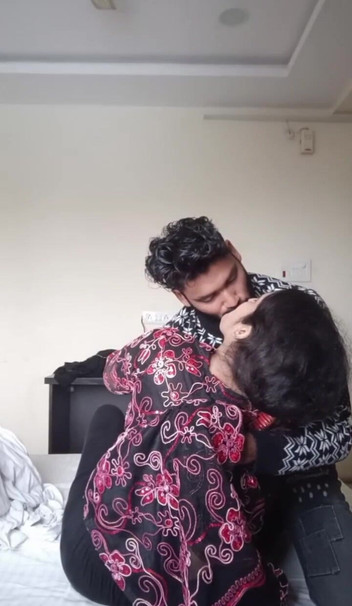 Sapnashah007: Awek desi India berkongkek dengan kawan kolejnya