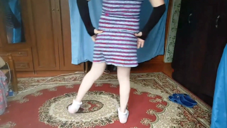 Kitty_Cross: 令人惊叹的在温暖的沙滩上赤脚行走