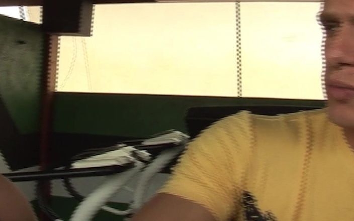 SEXUAL SIN GAY: ハードで生ハメのシーン2:ジム仲間2人がお尻でファックを始める