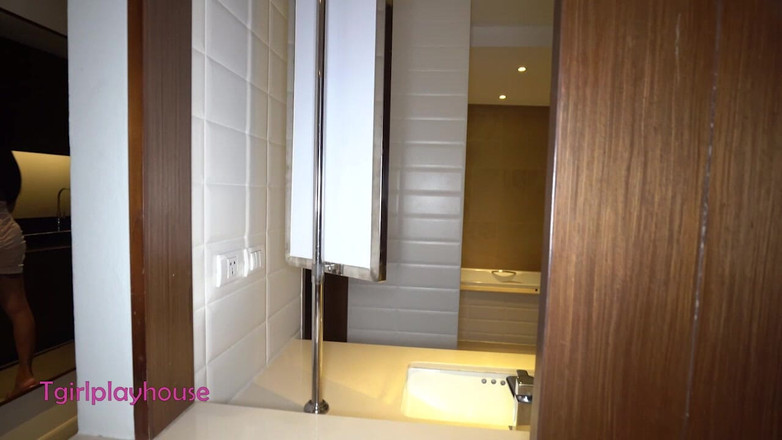 TGIRLPLAYHOUSE: Xuất tinh thoát nước vui vẻ với ladyboy rita