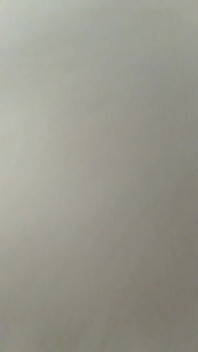 İri güzel kız yüzüne oturuyor