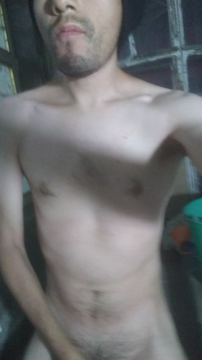 AlejandroFt: Mi sto masturbando in lavanderia.