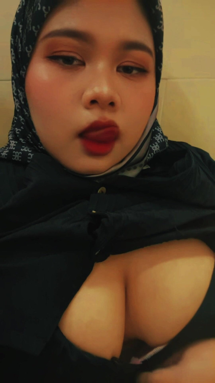 Cris Santana: Ajsxx99 - mi hermosa niña malasia en hijab te está esperando...