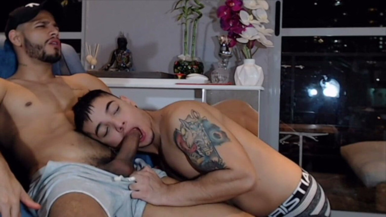 Hot recent bareback entertainement: เขามีเซ็กส์กับสาวละตินหนุ่มและเติมเต็มเขา