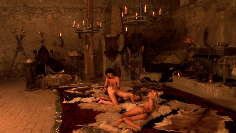 Hot Girlz: Sexy lesbians babes get their pussy wet on fingering cunts