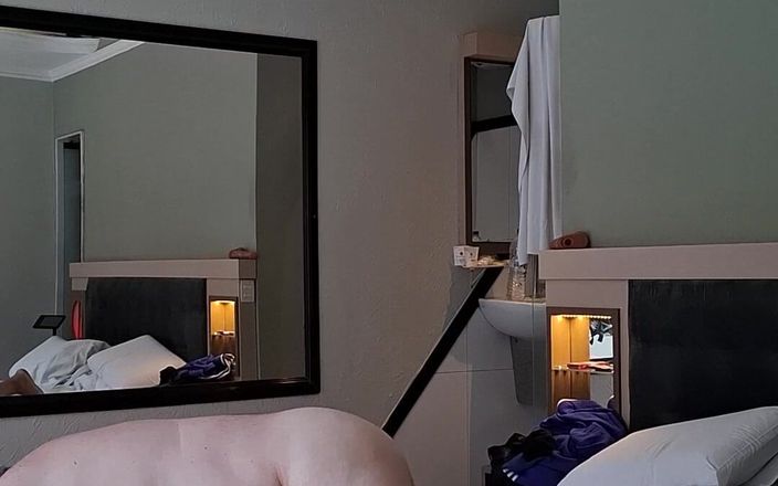 Combat and fetish: Jobber prohrál boj, teď musí zaplatit za tátu