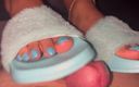 Latina malas nail house: Pisando seu pau em minhas novas sandálias com unhas combinando!