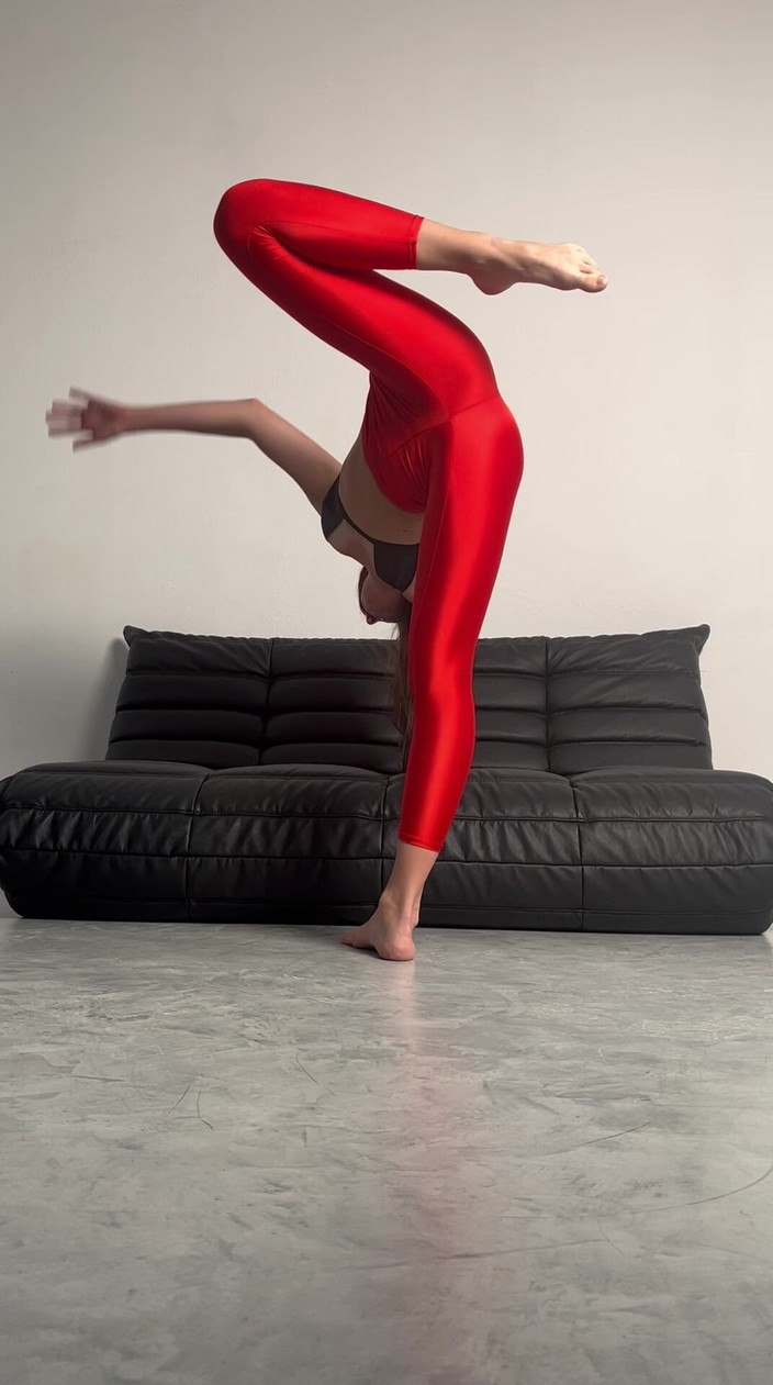 Skinny_lady69: Yoga-rode nylon glanzende legging