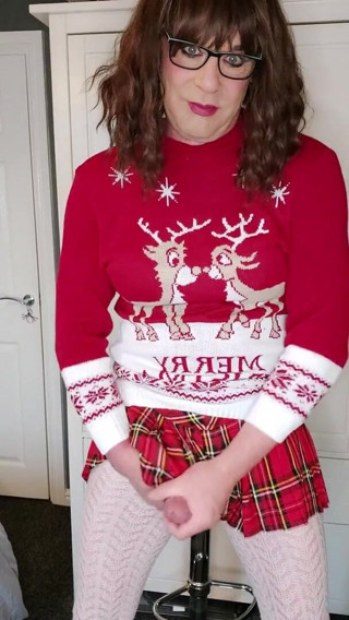 Juniperberi29: Christmas crossdressing fun
