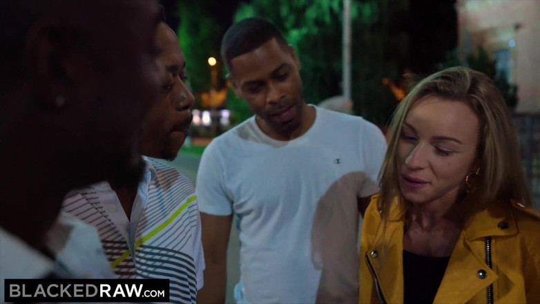 Blackedraw: Blackedraw'ın tek istediği 4 zenci adam tarafından sikilmekti