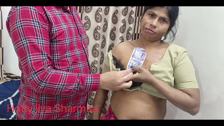 Desi Club House: Трах с молодой горничной отеля