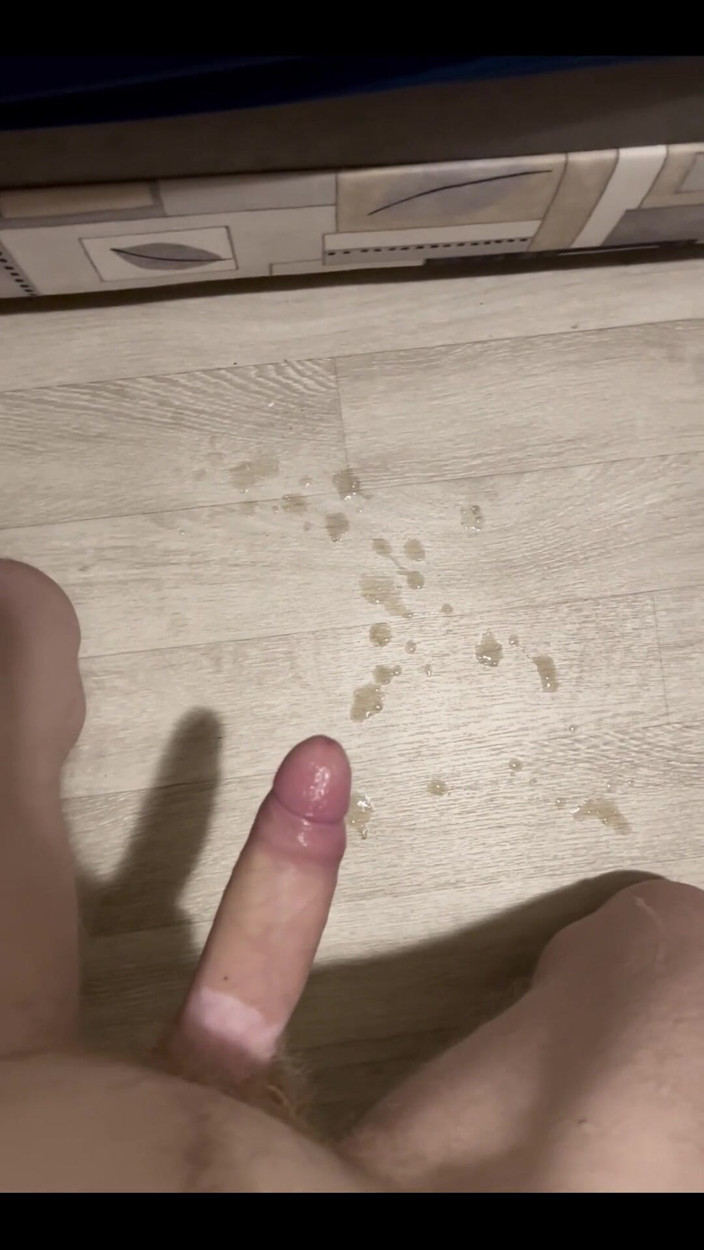 Johnny69227: 발정난 트윈크 커밍 하드코어