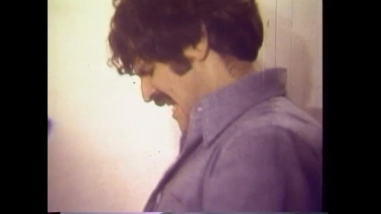 Vintage megastore: Gorąca dziewczyna rucha się w publicznej łazience