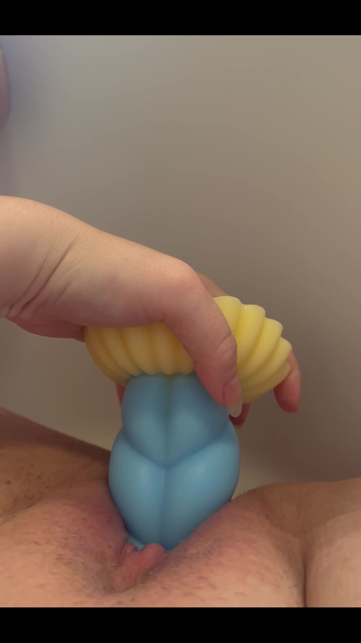 Naughty Mila: Pokud chcete vidět, tato kundička se plní, víte, co dělat