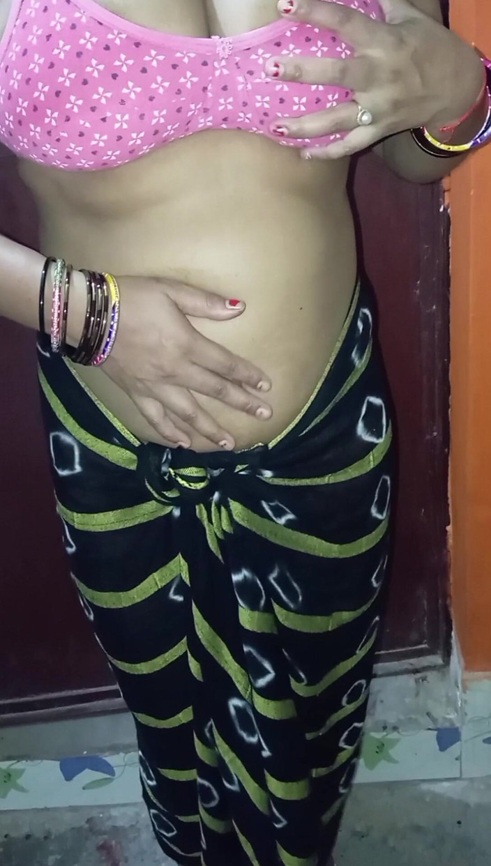 Manjushukla: La chica caliente más hermosa mostrando su coño para follar