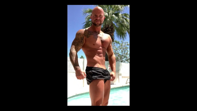 Jasons feet: ‪poolside and ‬ ‪‬ ‪what’s Your Favorite?‬ ‪‬ ‪tip if You Enjoy Both ‬