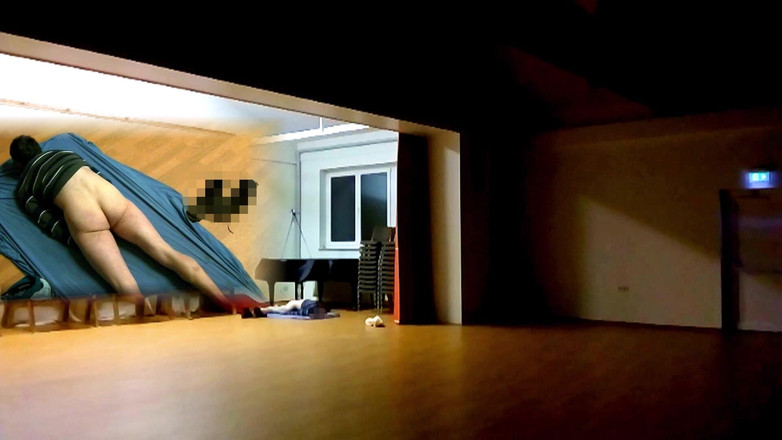 Mark Hannes: Быстрая рискованная мастурбация в Музик-холле