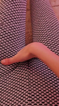 쪼이는 체육관 레깅스를 입고 젖은 보지를 괴롭히는 네덜란드 소녀 (네덜란드어)